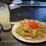 Okonomiyaki Monjaya Kiteppanyaki Yamuyamu - 特製ちゃんぽん麺豚焼そば＋グレープフルーツジュース