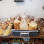 コメルコメル - 近くのパン屋さんのパンがあったよ