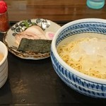かまや食堂 - 冷やしつけ麺（ごまダレ）。夏の時期限定メニューです。