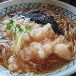 Teuchi Soba Dokoro Kogane - 大根そば。温かい蕎麦です。夏場は冷たいのも出せば好いのに。残念、