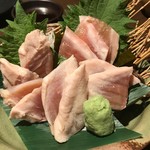 結粋 - 地鶏のたたきの昆布〆。地鶏まで昆布〆とは！驚きました！！