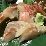 結粋 - 地魚の昆布〆。飴色の概観から、旨味の凝縮度を感じ取ることができます。