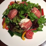 Bistro Caché - シェーブルショーのサラダ