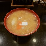 磯のがってん寿司 - サービスのアラ汁