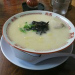 チャーシューもしっかりしていておいしいです。