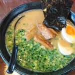 久留米ラーメン 三代目よかろうもん - 特製らーめん