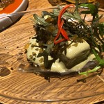 中国菜 四合院凛丹 - 前菜：ピータンのソースがかけられた豆腐
