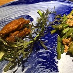 中国菜 四合院凛丹 - 前菜：手羽先と何か