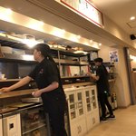 桂林米粉 山水家 - 大陸系の店員さんたち(^^)