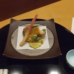 界 松本 - 揚げ物　白魚のけんちん揚げ　鱸新挽揚げ　旬野菜の天ぷら