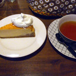 Kafe Andou - チーズケーキ＋オレンジペコ　￥830