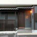 白 - 外観('18.6月中旬夜)