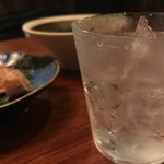 チカノミ - 芋焼酎（ロック）。