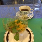 parinoshokudoushemiruthi-yu - フルーツたっぷりのイチゴのジェラートとコーヒー