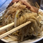 梵's - 「ラーメン(ライト)(ヤサイちょいマシ、ニンニクマシマシ、アブラマシマシ、コイメ)」¥750