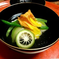 草喰 なかひがし - 煮物椀　岩魚　サンド豆　柚子　いんげん　甘草の花　ズッキーニ