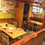 Sushi Izakaya Umifuku - 1階テーブル席