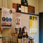 らーめん 鶏喰 - 入り口横の展示物