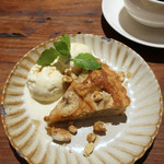 北出食堂 - バナナとクルミのタルト