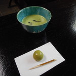 晏如庵 - 冷抹茶セット（青梅の和菓子）
