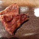 鉄板焼 徳吉 - カリっと焼かれたスジ　これも絶品