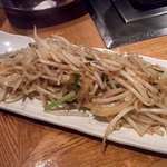 鉄板焼 徳吉 - もやし炒め