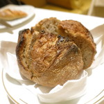 ロオジエ - 自家製パンドカンパーニュ