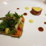 ロオジエ - オマールブルー　夏野菜の小さな菜園　ベルガモット　アカシアのハチミツ　パッションフルーツのヴィネグレット　焙煎パンプキンシードオイル