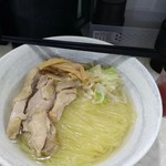 麺屋 吉兆。 - ちょっと地味。菜っぱかピンクペッパーでも散らせば可愛くなるのに。