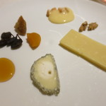 ロオジエ - フロマージュのワゴン　フランス産フロマージュ　30ヶ月熟成コンテ　14種類のフロマージュ　ニューカレドニア産ハチミツ