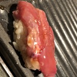 焼き鳥 とりら - 赤身握り脂身とのバランスも最高で鳥と言わなければトロの様です