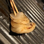 焼き鳥 とりら - 香味付けが素晴らしい玉葱、串打ちも綺麗！