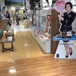 メトロ書店 - カフェ横にははるっぴ