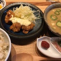 赤坂うまや 新宿 - 冷汁とチキン南蛮定食（麦飯）