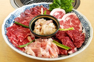 Yakiniku Kankokuryouri Midouen - 大皿6種盛り（3～4人前）　3,465円【税込】