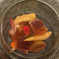 エンパイア・グリル - “ディズニー夏祭り”エンパイア・グリル・ランチ　（2018/7/8～9/2）　４５００円　■シーフードのアイオリ風味 キヌアパフのアクセント　ブイヤベースのジュレ　(2018/07)