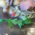 麺麓menroku - 「鴨と桃の冷やし中華」のイタリアンパセリのアップ