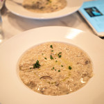 Bistro East  - 3ヶ月ぶりにきました。おなじみのメニューを。158HKD。だが美味い。