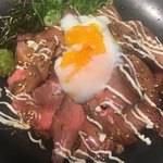 Jimubimuba - MEGAローストビーフ丼(´∀｀*)温玉割り