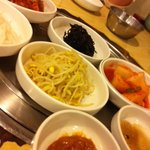 モイセ - 最初の小皿。黒いのが海苔のやつ！