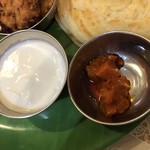 南印度ダイニング - ライタとアチャール