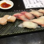回し寿司 活 美登利 - ホタテ、イサキ、シマアジなど