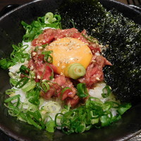 焼肉家 KAZU 神楽坂 - ローストビーフ丼