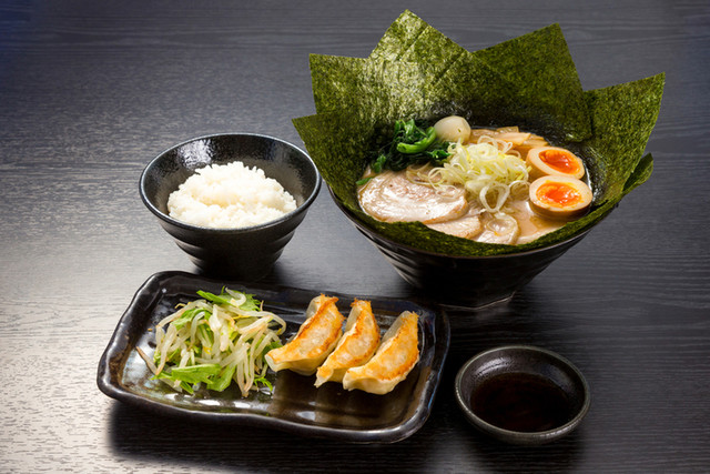 クリーミーtonkotsuラーメン 麺家神明 とよた店 末野原 ラーメン 食べログ