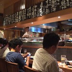 酒と料理のなつ - カウンター席も満員でした。