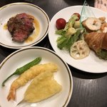 スーパーダイニング ヴェルデュール - 2018/7/11 ディナーで利用。
                                料理の様子。