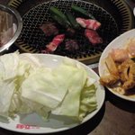 Yakiniku Goen - ハチノス等ホルモンとか野菜とかイカとか。