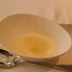 ヌーダ - 山羊乳のプリン蜂蜜かけ