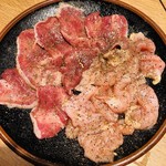 焼肉ホルモンくろまる - 豚タンと鶏ハラミ