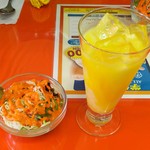 Asian Dining&Bar PUJA - ランチのサラダとマンゴーラッシー